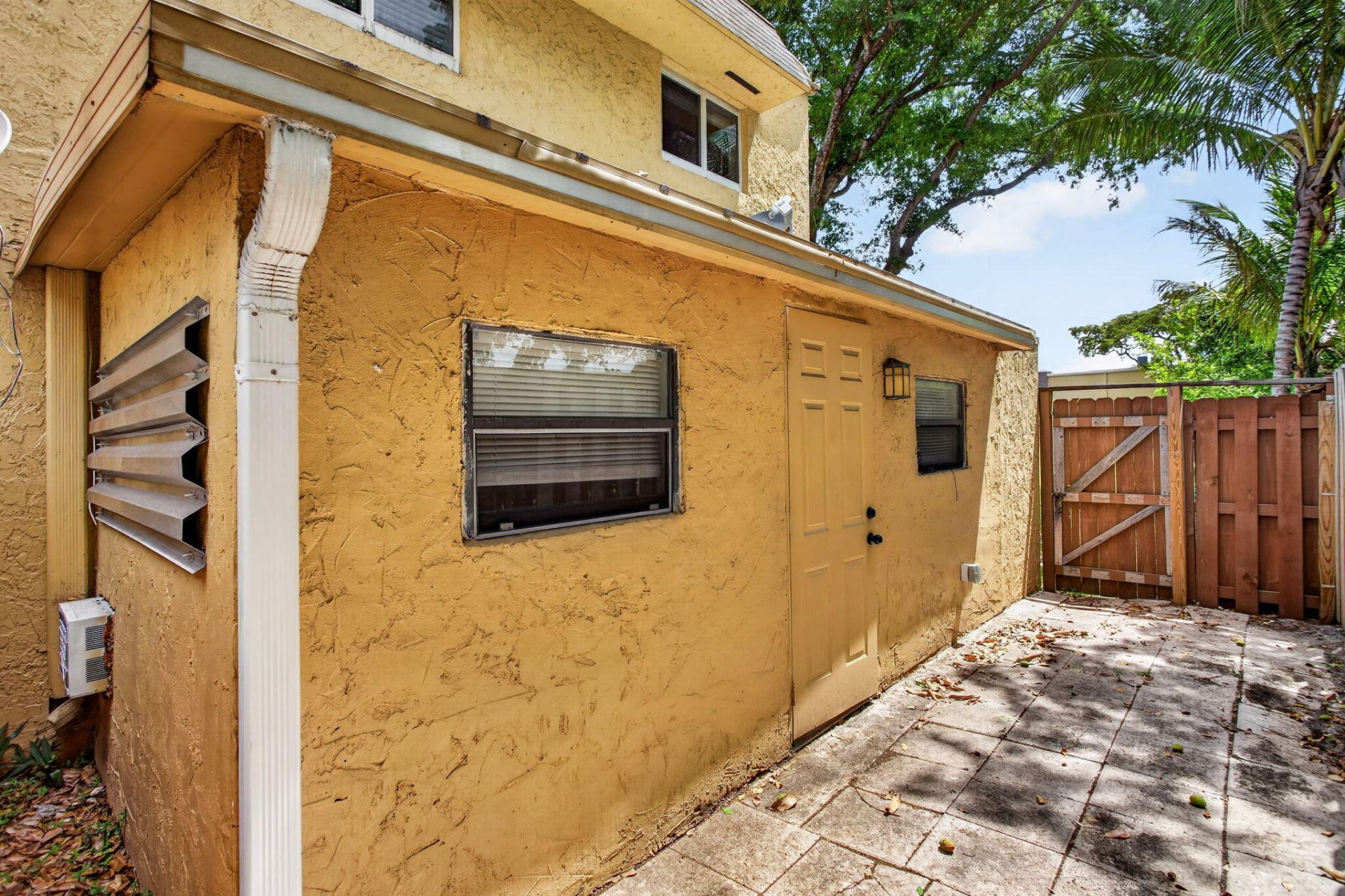 5646 Blueberry Court, Unit 23, Lauderhill, FL 33313 Photo