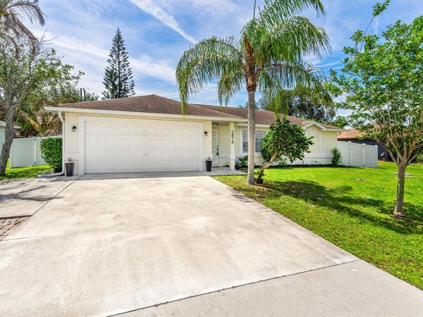 2814 SE Melaleuca Boulevard, Port St. Lucie, FL 34952
