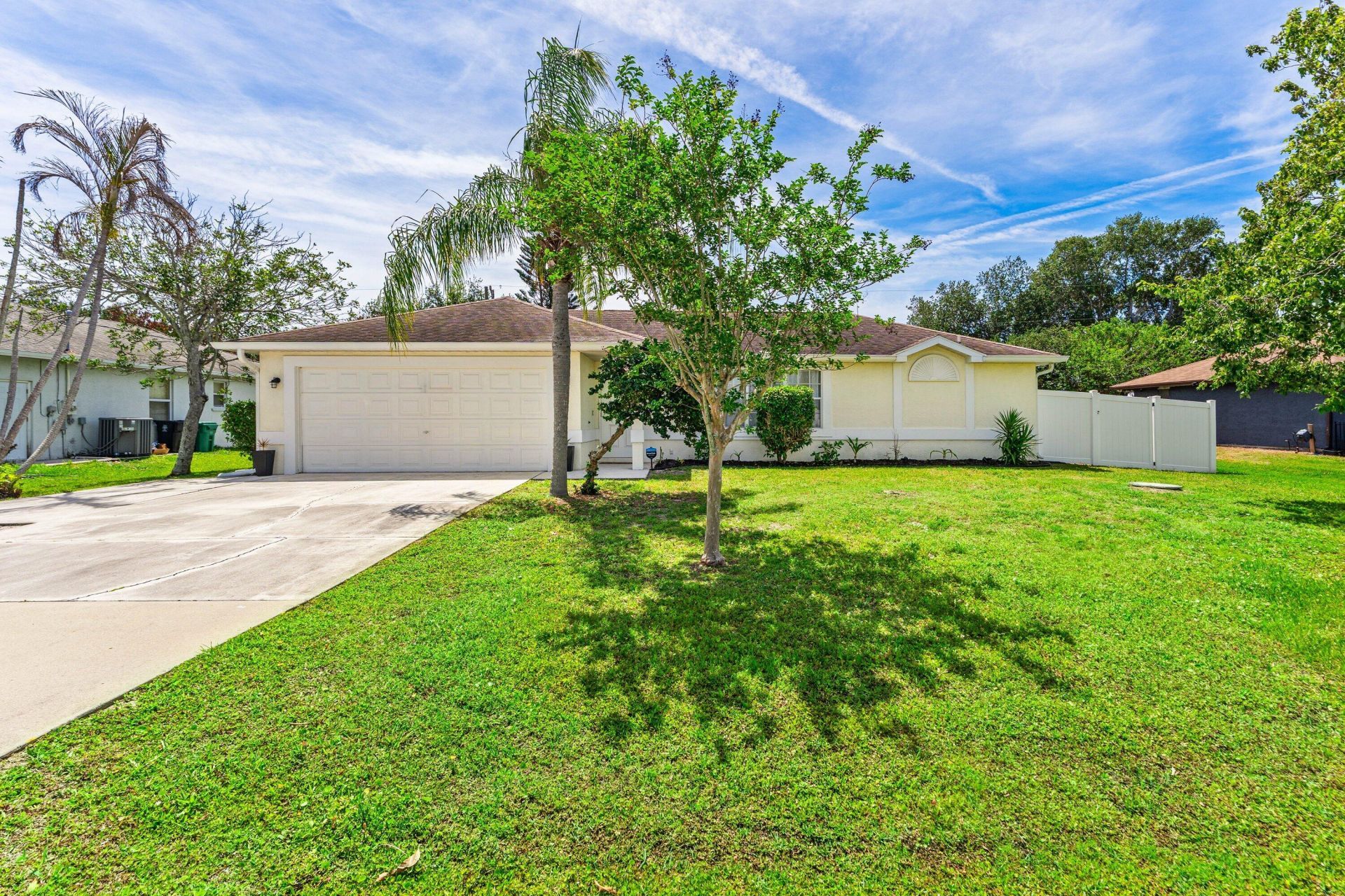 2814 SE Melaleuca Boulevard, Port Saint Lucie, FL 34952 Photo