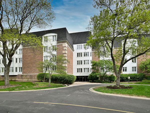 225 Lake Boulevard , Unit 560, Buffalo Grove, IL 60089