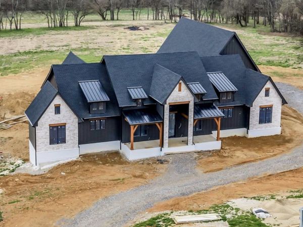 2388 Darks Mill Rd, Columbia, TN 38401