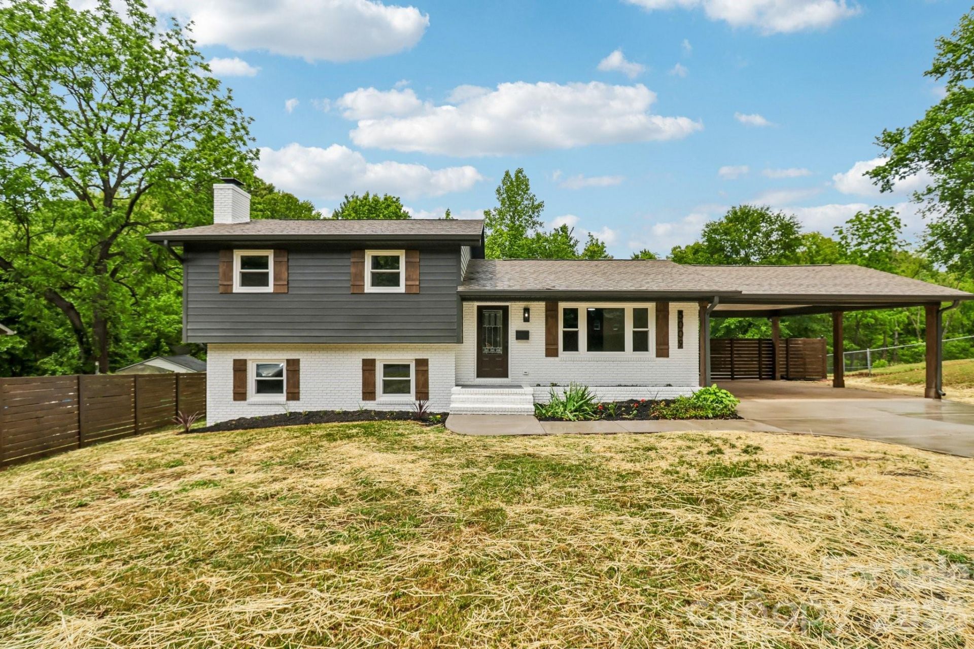 5009 Greenbrook Drive, Charlotte, NC 28205 Main Photo