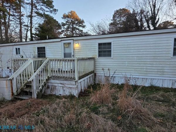3594 George Washington Mem Highway , Hayes, VA 23072