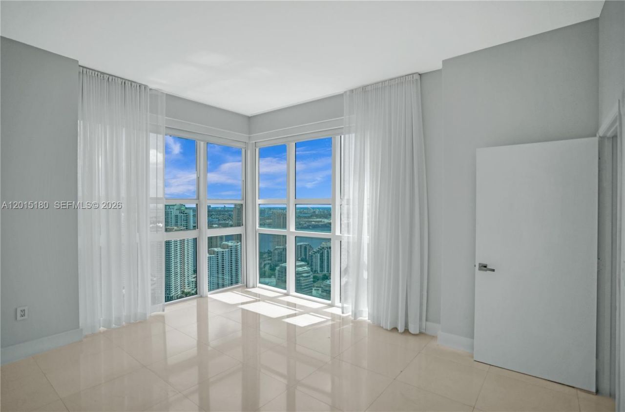 950 Brickell Bay Dr , Unit 4610, Miami, FL 33131 Photo