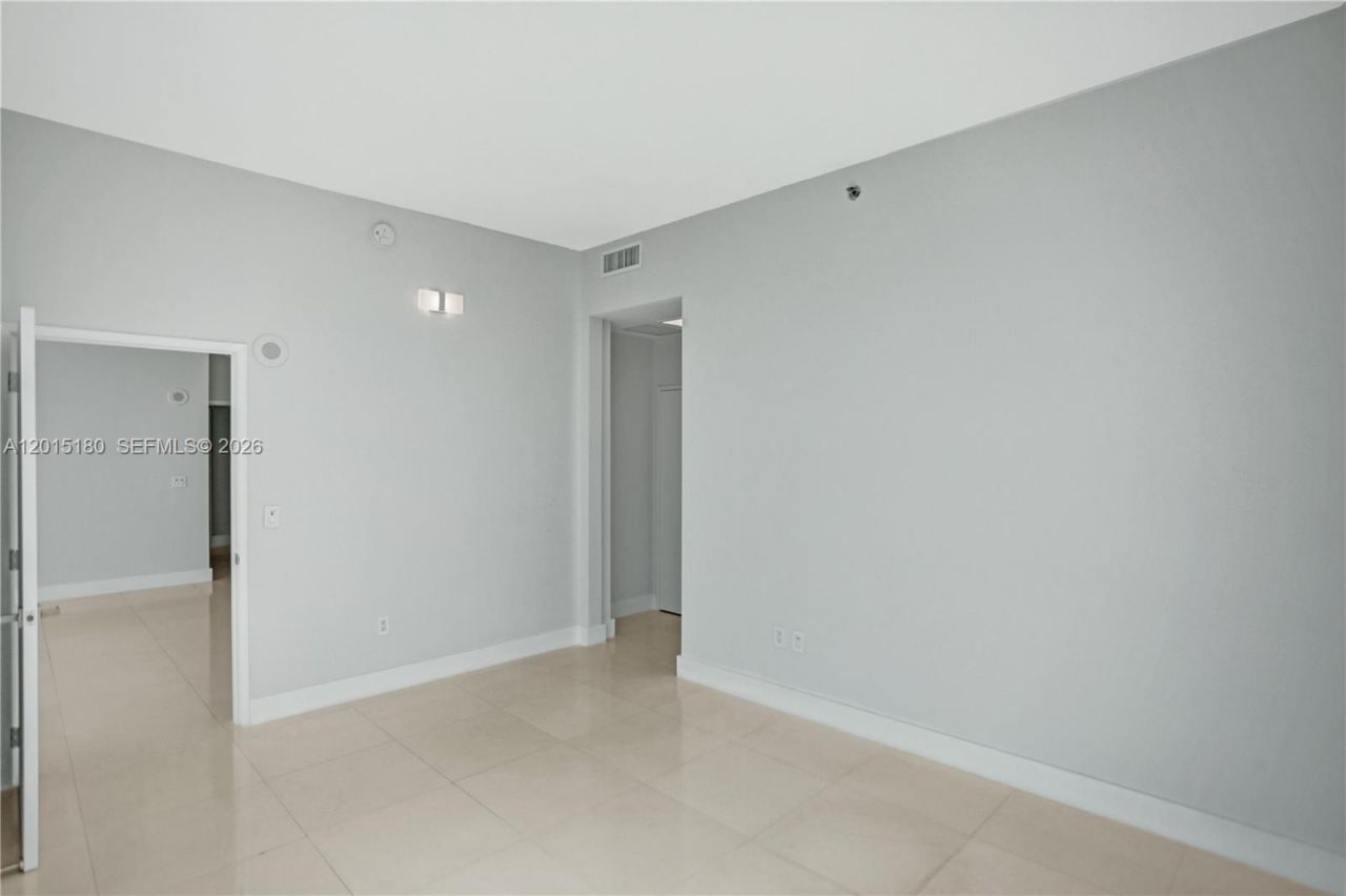 950 Brickell Bay Dr , Unit 4610, Miami, FL 33131 Photo