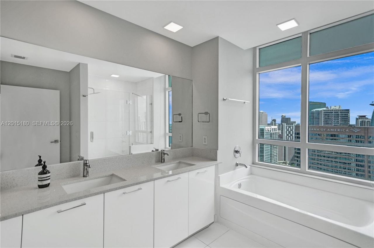 950 Brickell Bay Dr , Unit 4610, Miami, FL 33131 Photo