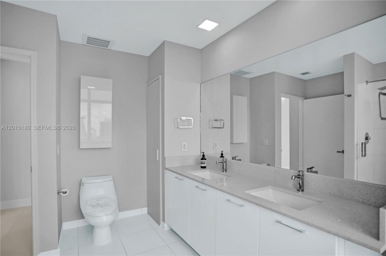 950 Brickell Bay Dr , Unit 4610, Miami, FL 33131 Photo