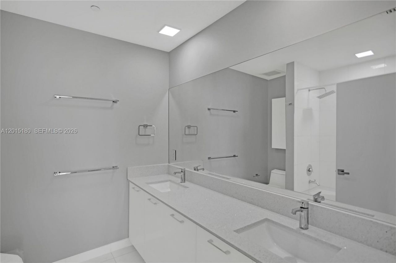 950 Brickell Bay Dr , Unit 4610, Miami, FL 33131 Photo