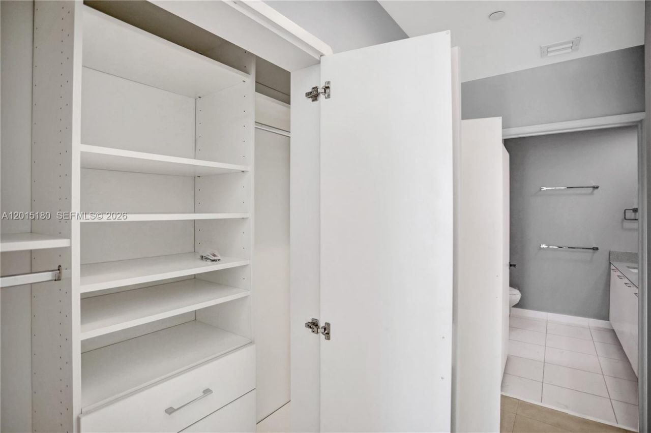 950 Brickell Bay Dr , Unit 4610, Miami, FL 33131 Photo