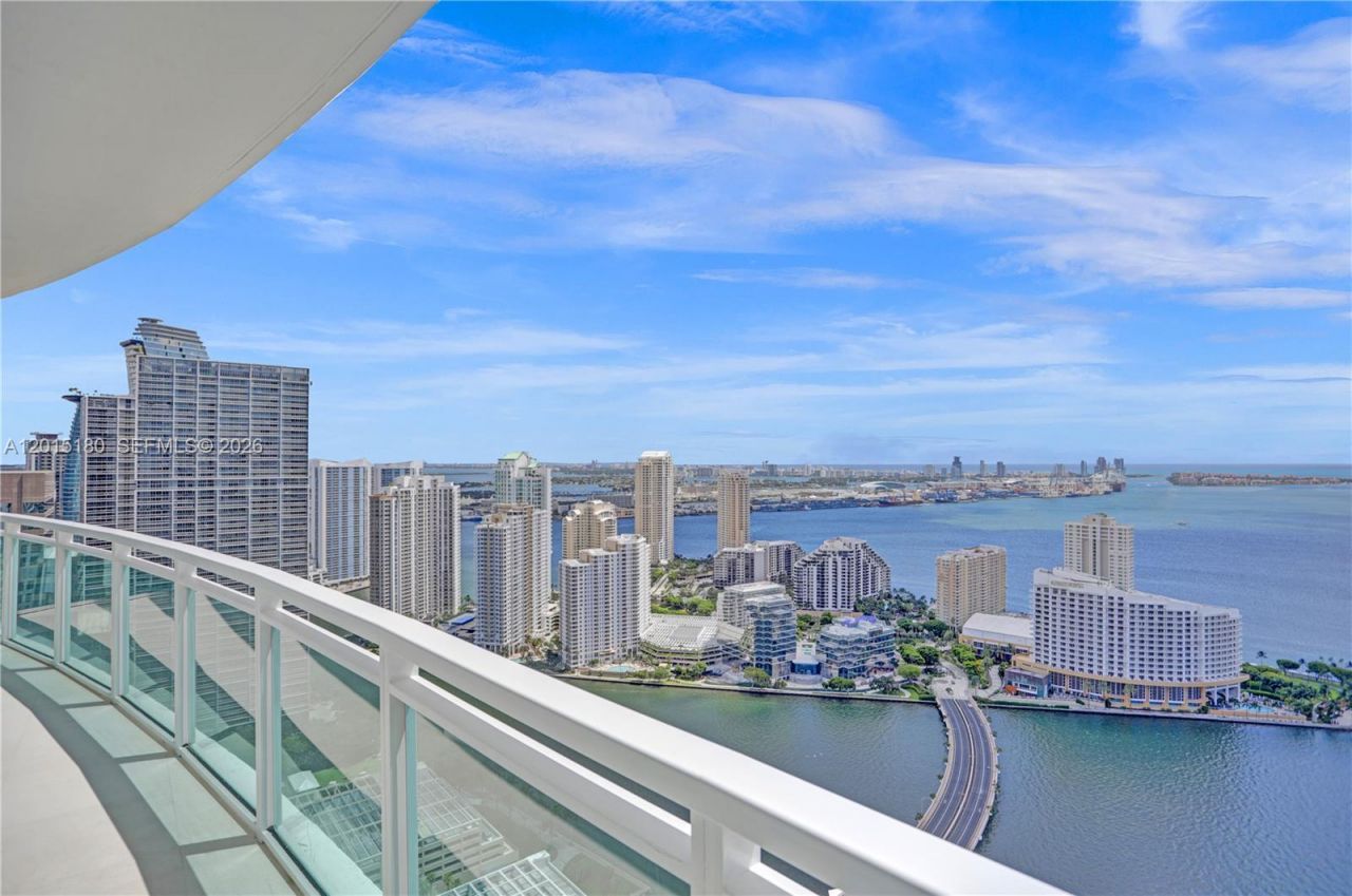 950 Brickell Bay Dr , Unit 4610, Miami, FL 33131 Photo