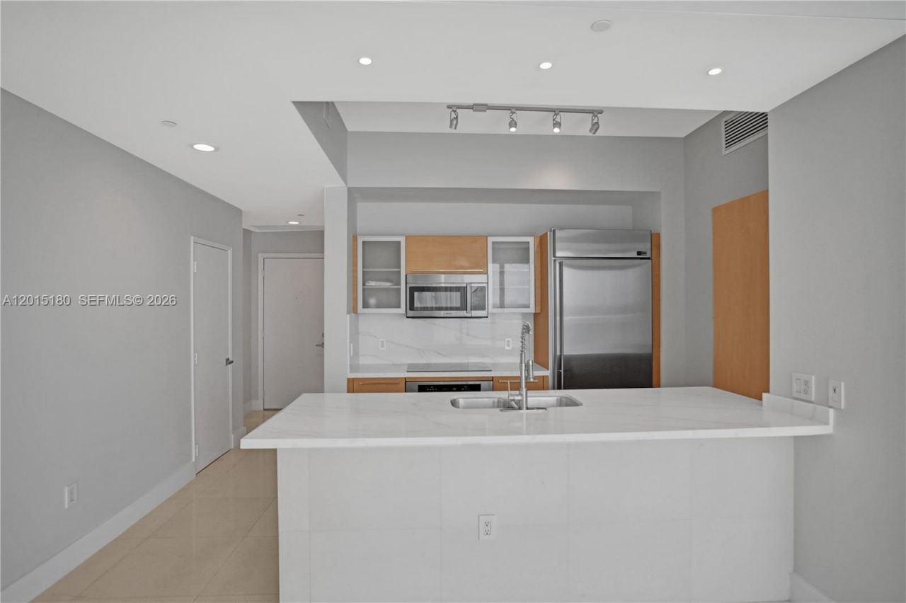 950 Brickell Bay Dr , Unit 4610, Miami, FL 33131 Photo