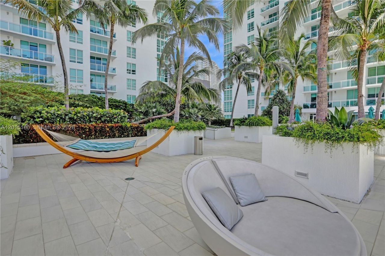 950 Brickell Bay Dr , Unit 4610, Miami, FL 33131 Photo