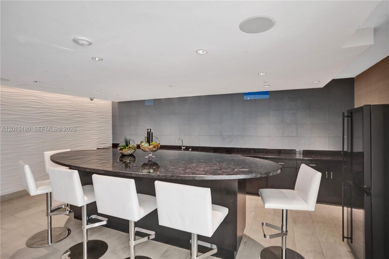 950 Brickell Bay Dr , Unit 4610, Miami, FL 33131 Photo