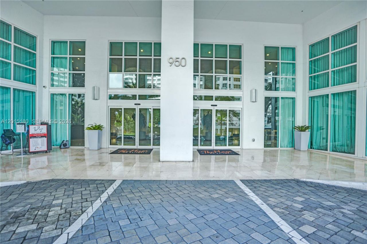 950 Brickell Bay Dr , Unit 4610, Miami, FL 33131 Photo