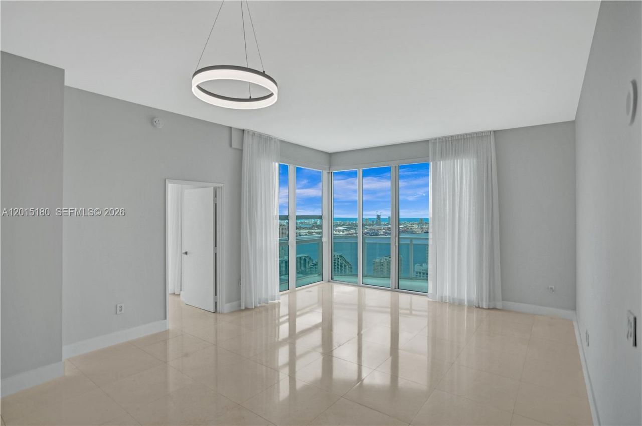 950 Brickell Bay Dr , Unit 4610, Miami, FL 33131 Photo