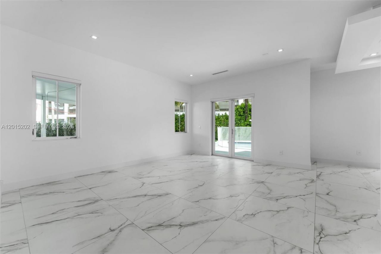 8221 NW 34th Dr , Doral, FL 33122 Photo