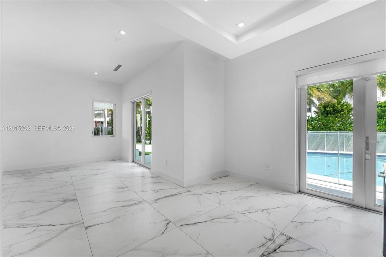 8221 NW 34th Dr , Doral, FL 33122 Photo