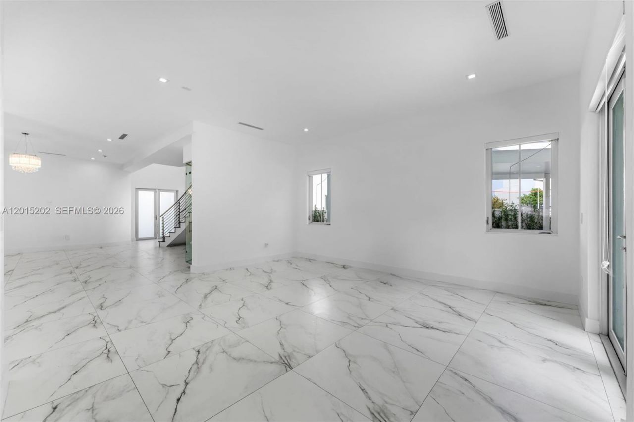 8221 NW 34th Dr , Doral, FL 33122 Photo