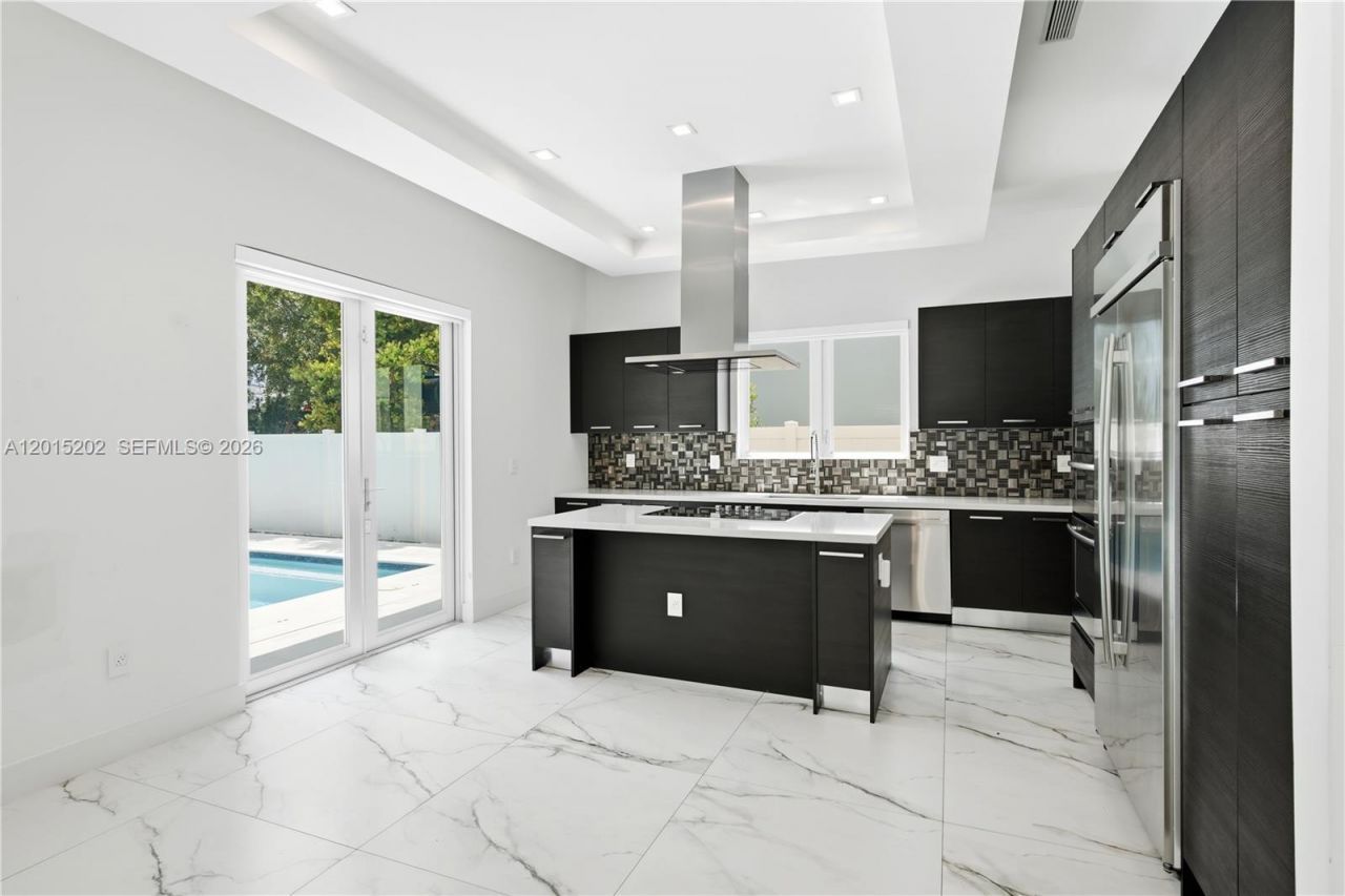 8221 NW 34th Dr, Doral, FL 33122 Photo