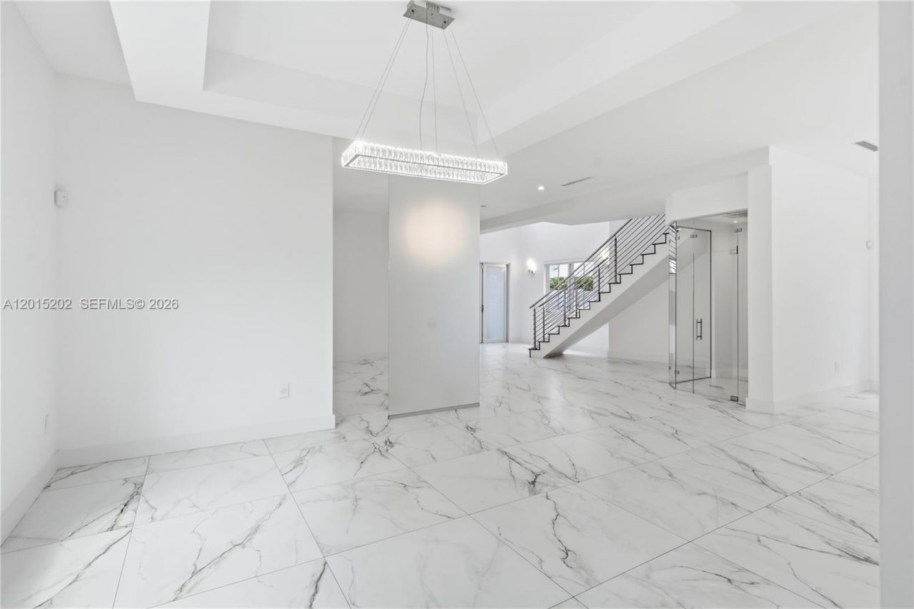 8221 NW 34th Dr, Doral, FL 33122 Photo