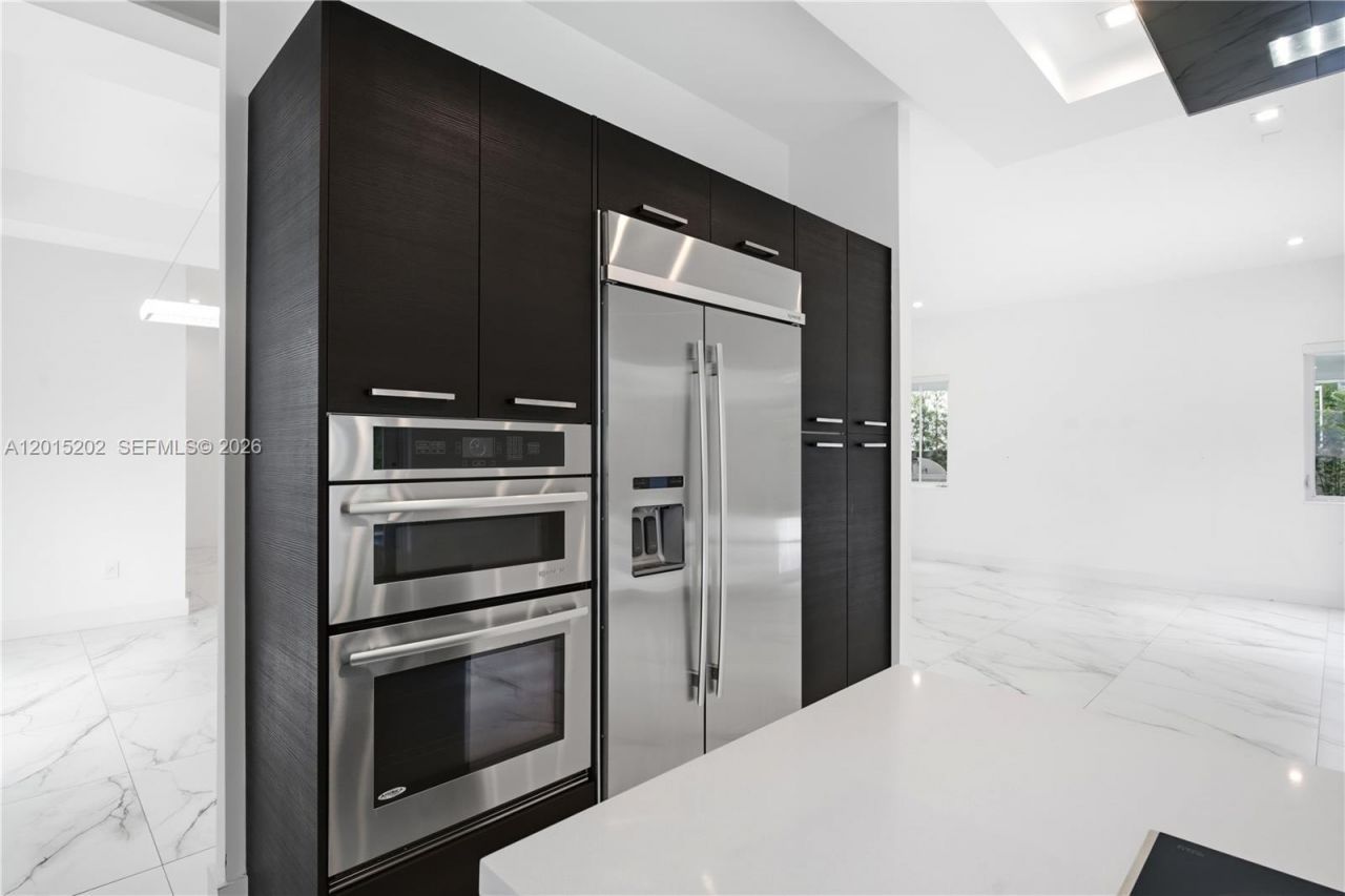 8221 NW 34th Dr, Doral, FL 33122 Photo