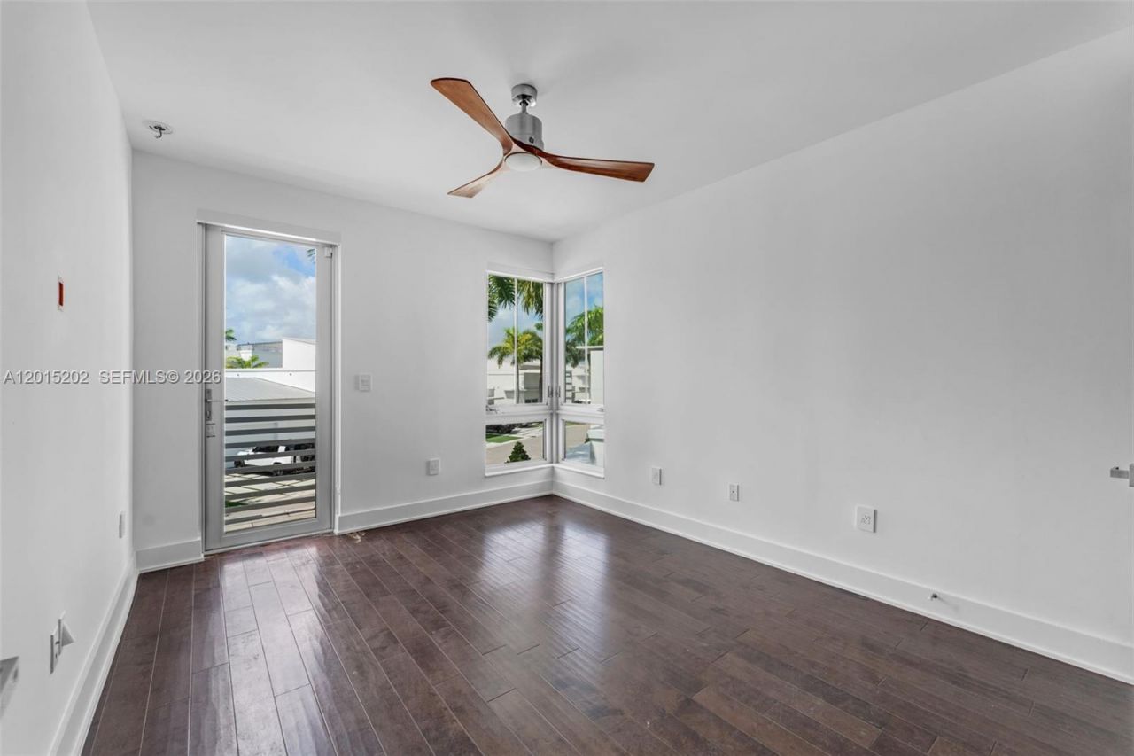 8221 NW 34th Dr , Doral, FL 33122 Photo
