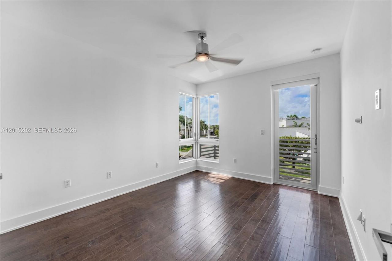 8221 NW 34th Dr , Doral, FL 33122 Photo