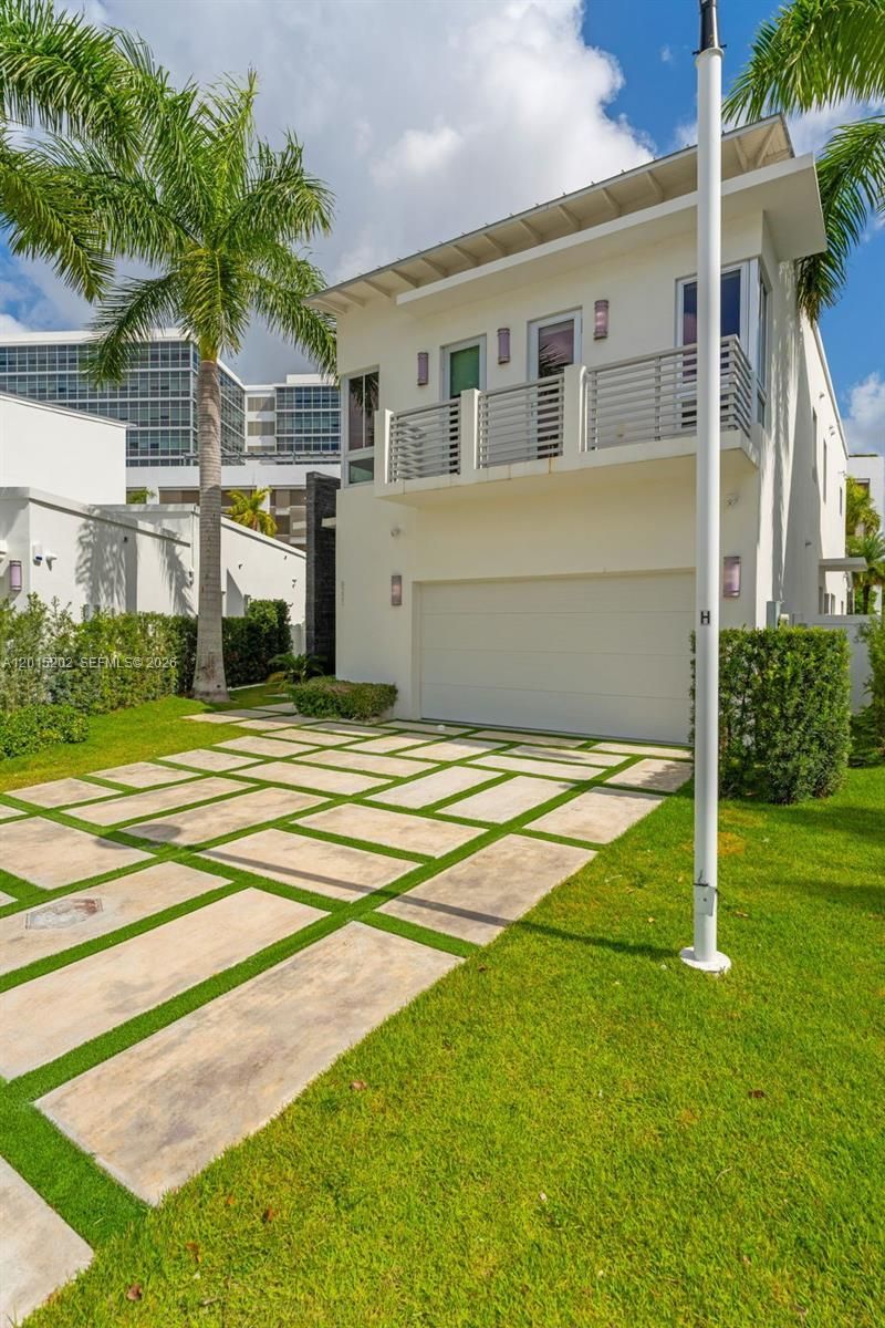 8221 NW 34th Dr , Doral, FL 33122 Photo