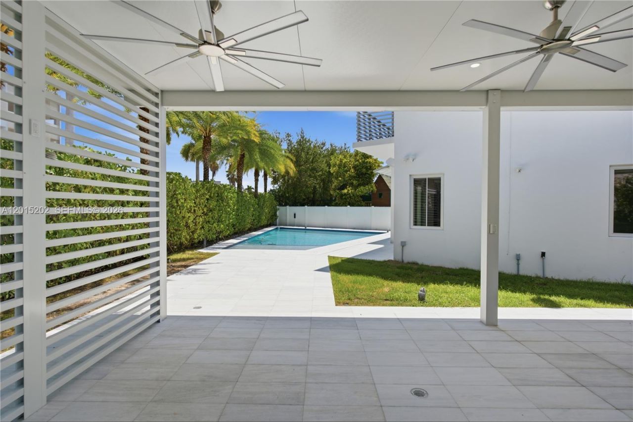 8221 NW 34th Dr, Doral, FL 33122 Photo
