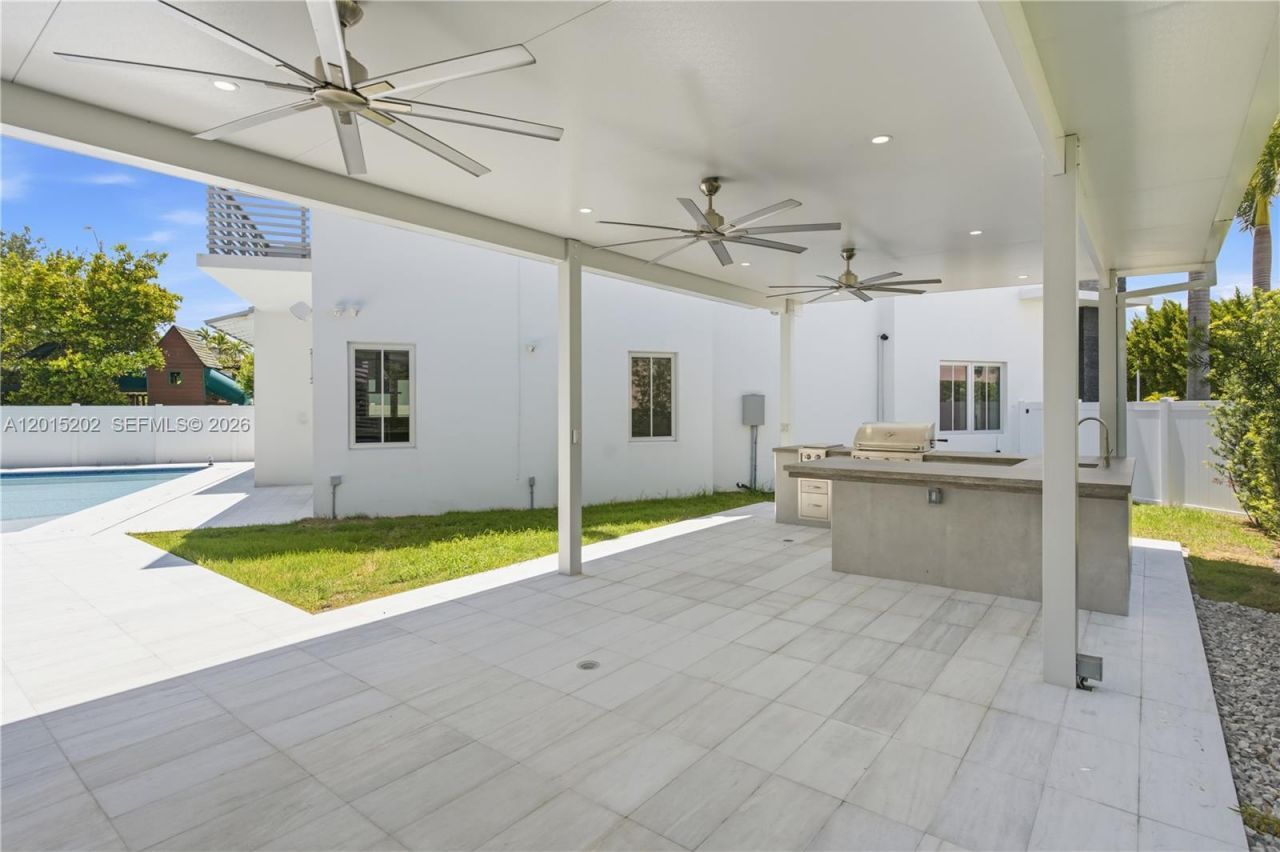 8221 NW 34th Dr, Doral, FL 33122 Photo