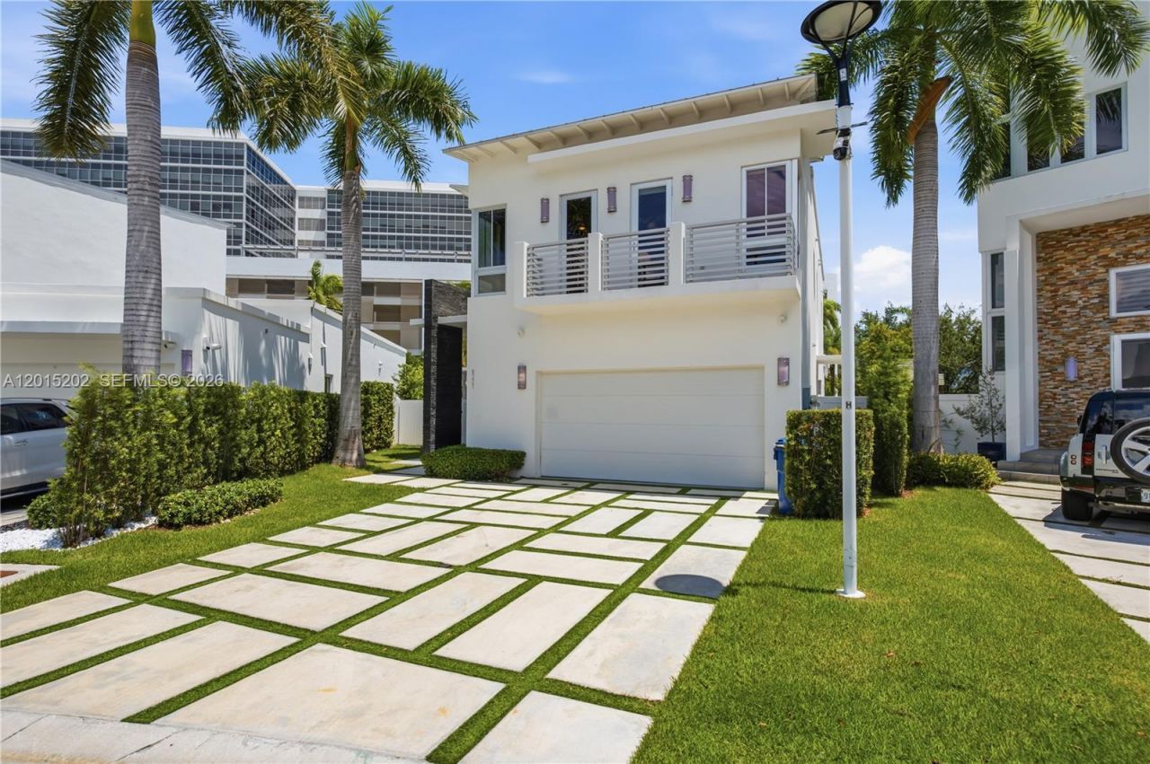 8221 NW 34th Dr, Doral, FL 33122 Photo