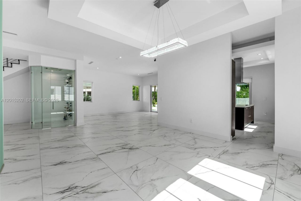 8221 NW 34th Dr , Doral, FL 33122 Photo