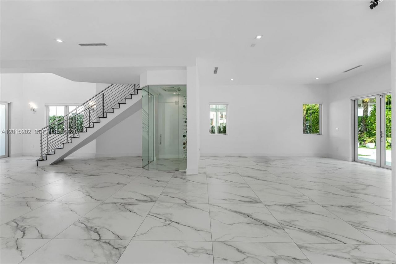 8221 NW 34th Dr , Doral, FL 33122 Photo