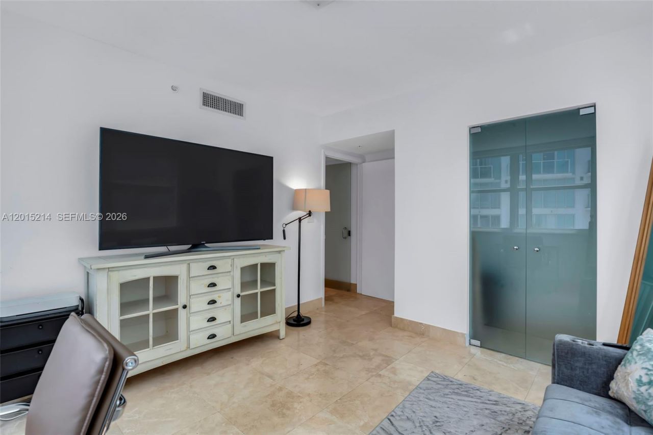 31 SE 5th St, Unit 3010, Miami, FL 33131 Photo