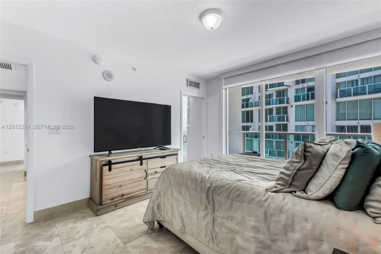 31 SE 5th St, Unit 3010, Miami, FL 33131 Photo
