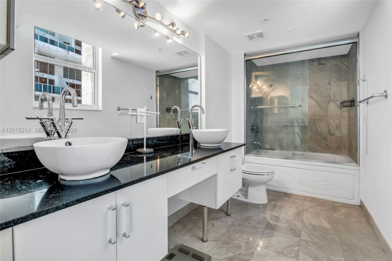 31 SE 5th St, Unit 3010, Miami, FL 33131 Photo