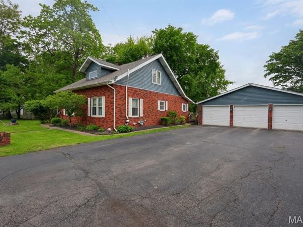 407 E Spruce Street, Gillespie, IL 62033