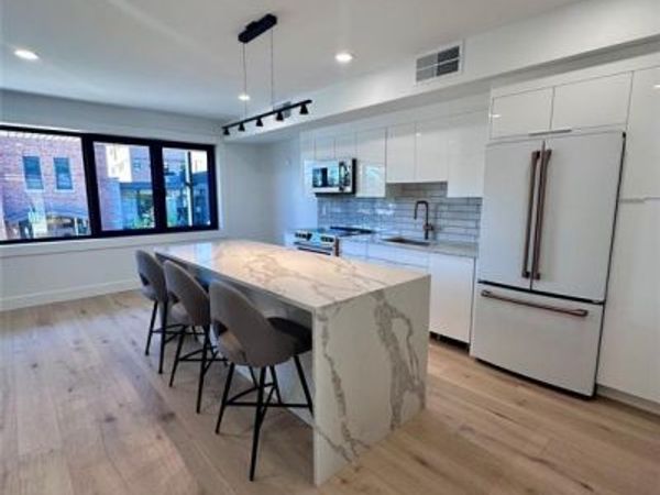 201 Park Ave, Birmingham, MI 48009
