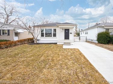 22620 Raven Avenue, Eastpointe, MI 48021