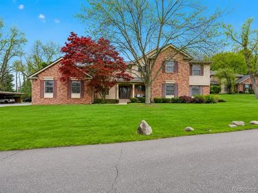 29539 Pine Ridge Circle, Farmington Hills, MI 48331