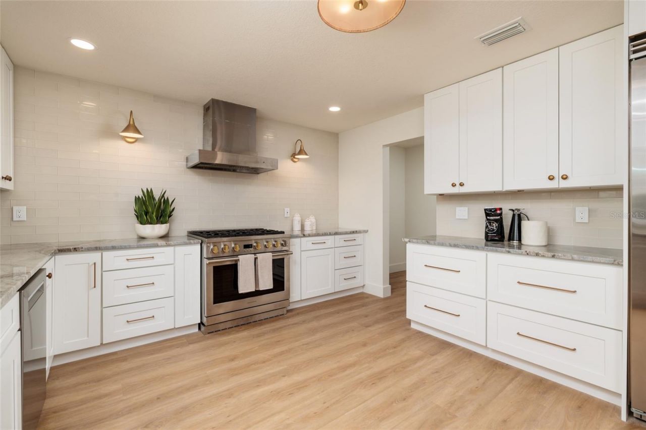 2063 Illinois Avenue Ne, Saint Petersburg, FL 33703 Photo