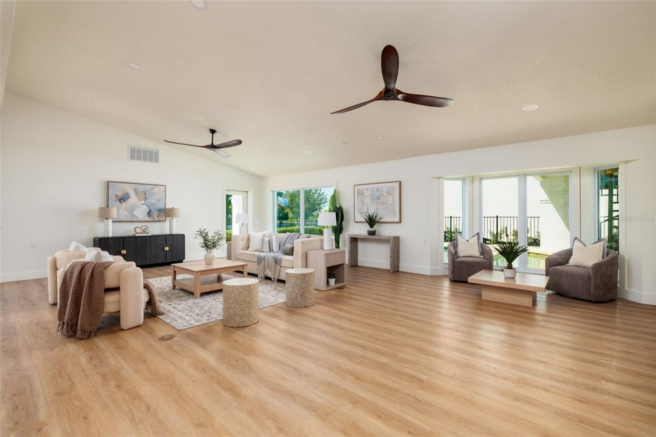 2063 Illinois Avenue Ne, Saint Petersburg, FL 33703 Photo