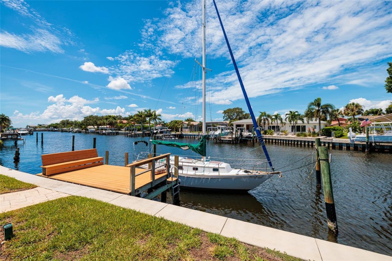 2063 Illinois Avenue Ne, Saint Petersburg, FL 33703 Photo