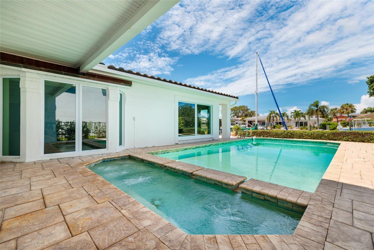 2063 Illinois Avenue Ne, Saint Petersburg, FL 33703 Photo