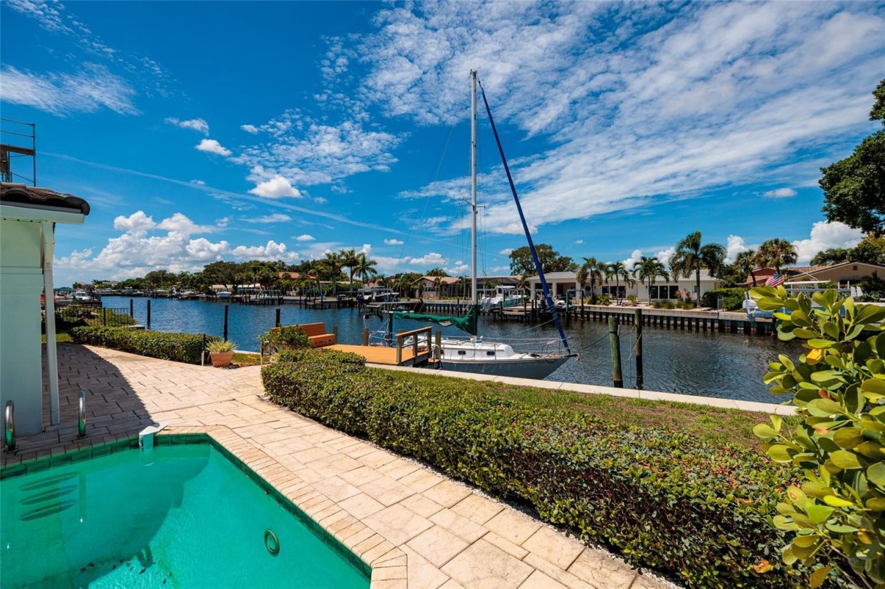 2063 Illinois Avenue Ne, Saint Petersburg, FL 33703 Photo