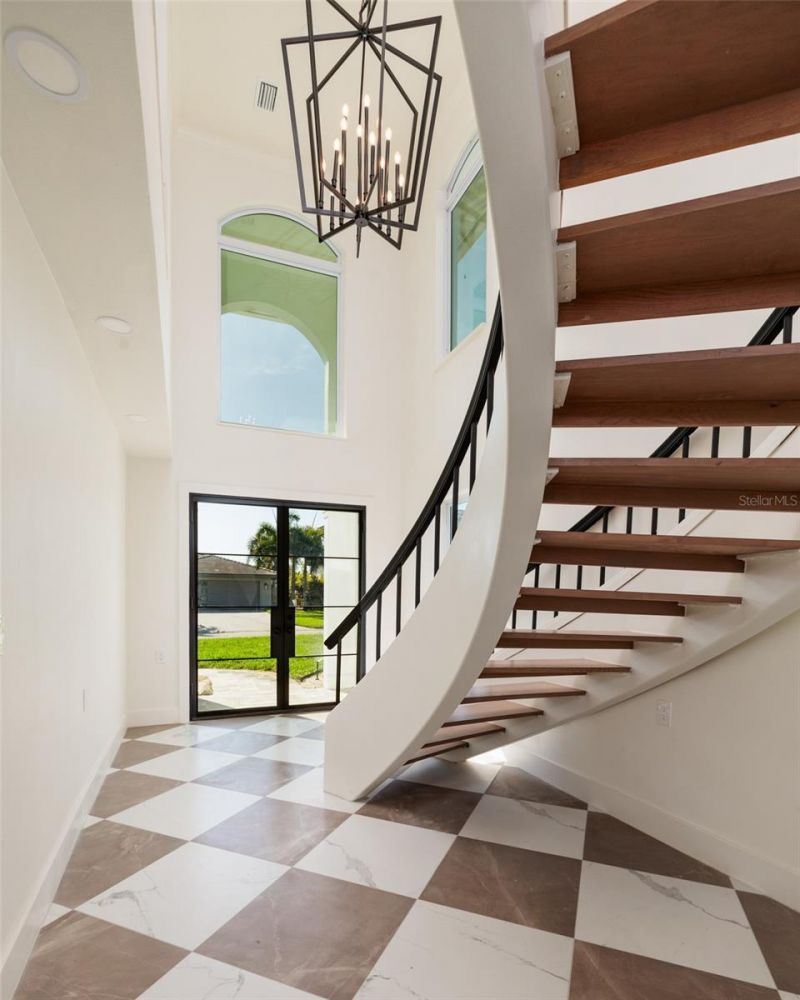2063 Illinois Avenue Ne, Saint Petersburg, FL 33703 Photo