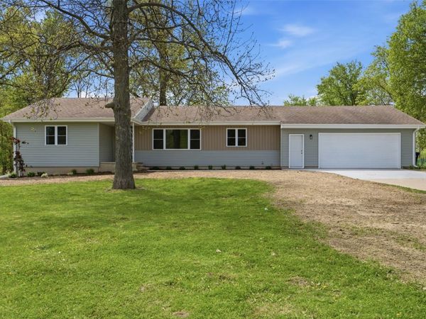 1033 Rolling Glen Drive , Marion, IA 52302