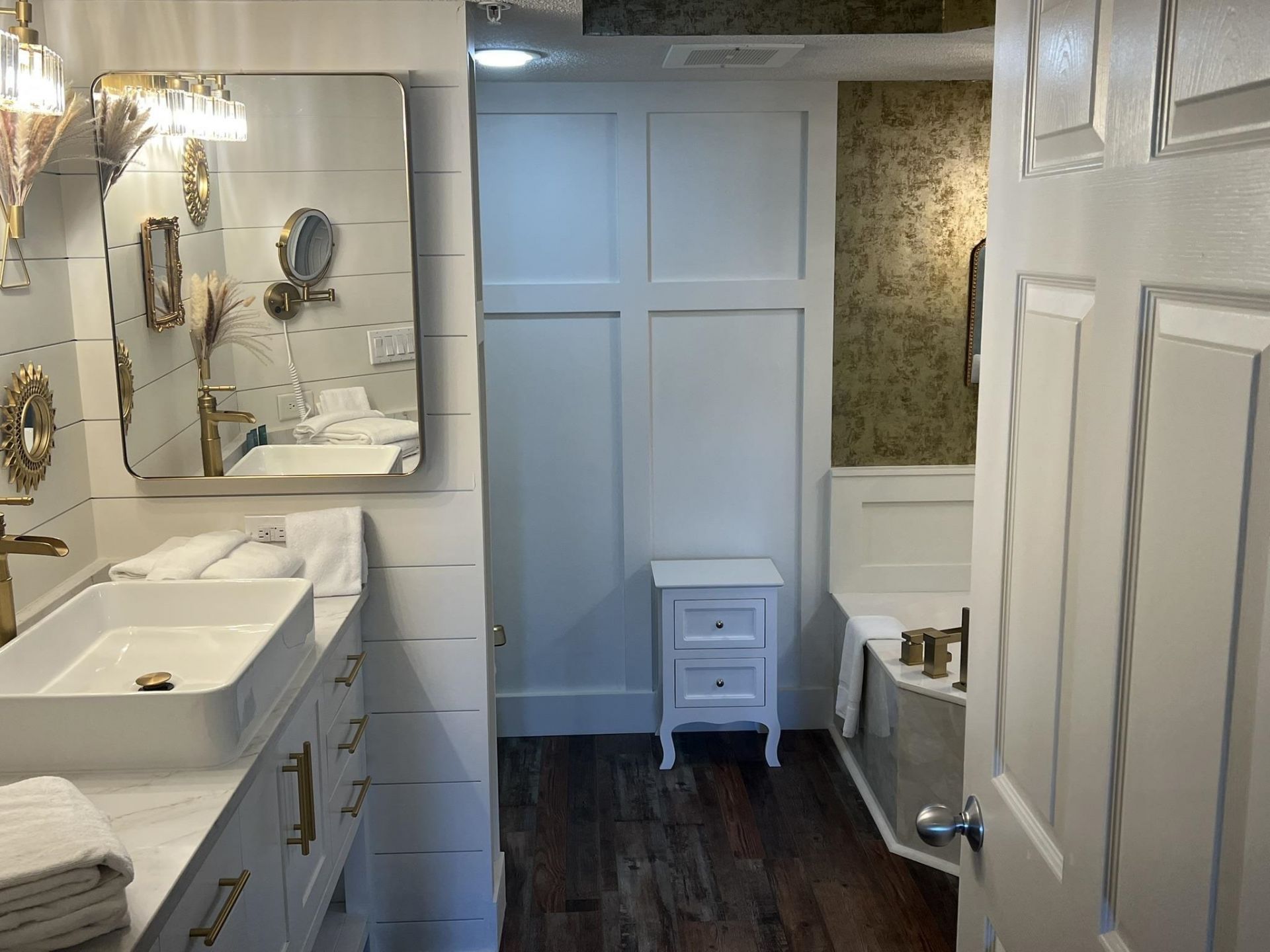 2151 Bridge View Ct. Photo 4
