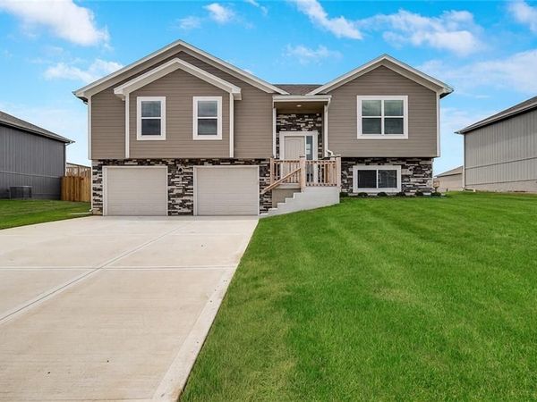 605 Foxglove Lane, Raymore, MO 64083