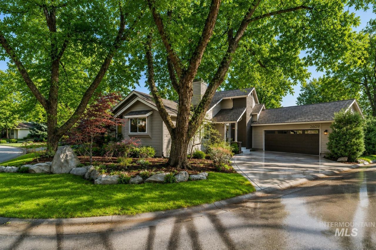 2069 S White Pine Lane, Boise, ID 83706 Main Photo